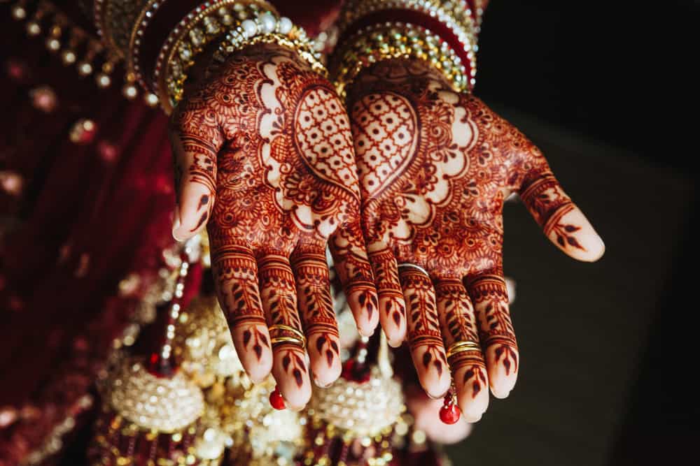 Asifaa Arts creating mehndi designs